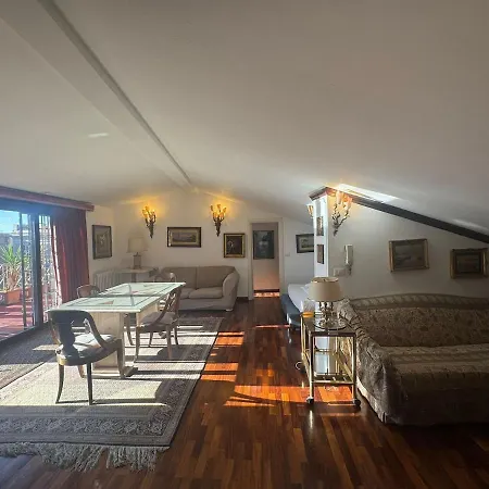 Lägenhet 2-level Flat With Terrace In The Heart Of Rom