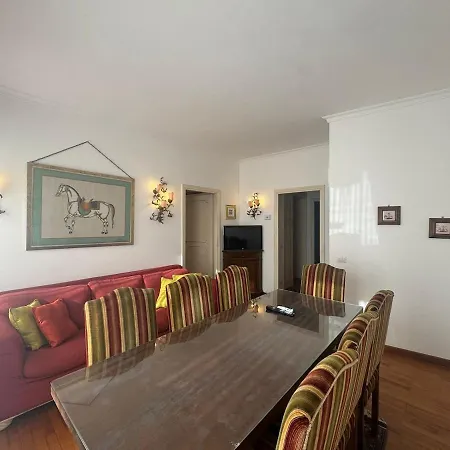 Lägenhet 2-level Flat With Terrace In The Heart Of