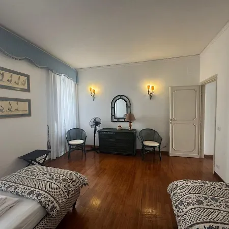 2-level Flat With Terrace In The Heart Of Rom