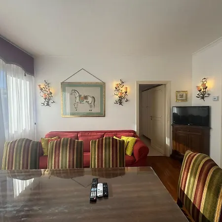 Apartment 2-level Flat With Terrace In The Heart Of