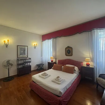 2-level Flat With Terrace In The Heart Of Rom
