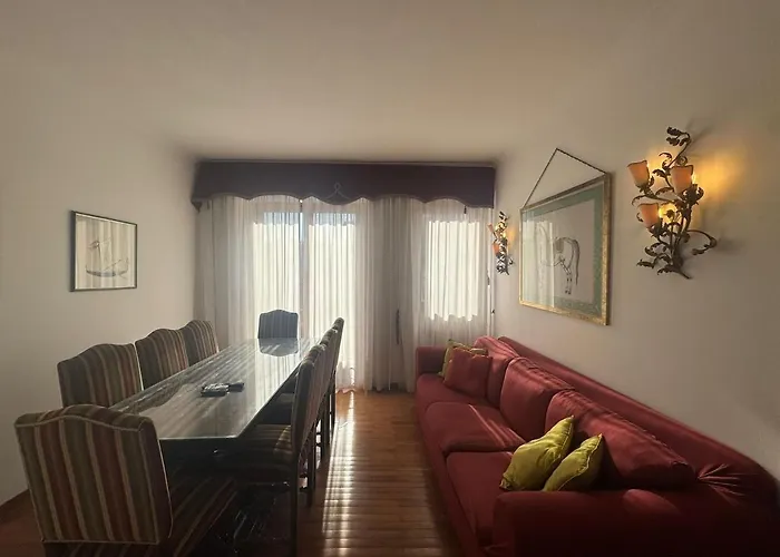 2-level Flat With Terrace In The Heart Of Lägenhet Rom