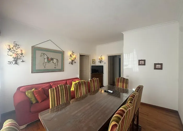 Lägenhet 2-level Flat With Terrace In The Heart Of