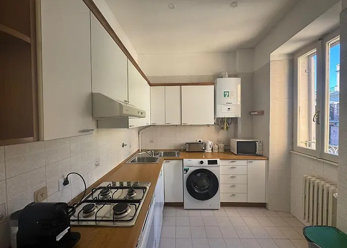 Lägenhet 2-level Flat With Terrace In The Heart Of