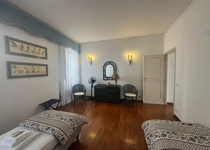 2-level Flat With Terrace In The Heart Of Rom