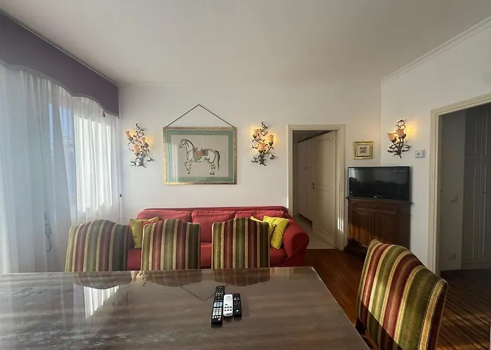 Lägenhet 2-level Flat With Terrace In The Heart Of