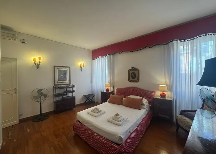 2-level Flat With Terrace In The Heart Of Rom